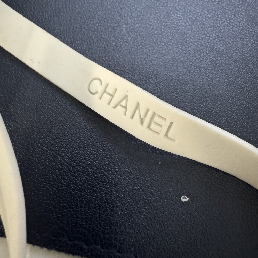 Vintage "Chanel Make Up Collection 2013" Clear Tote Make Up Bag With Wristlet - Picture 3 of 7